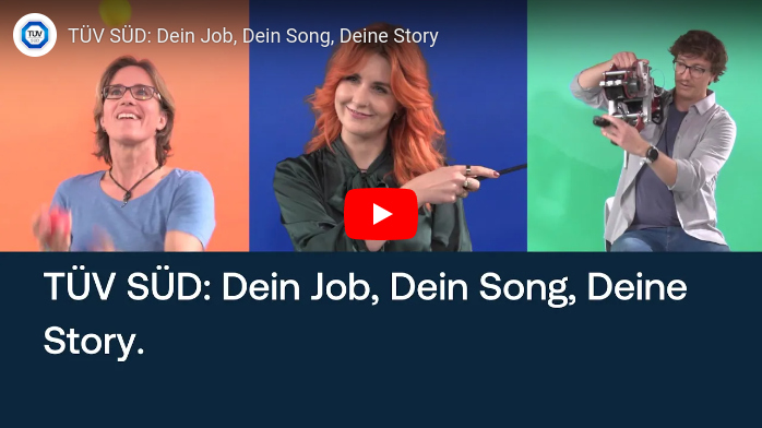 Screenshot des YouTube-Videos TÜV SÜD: Dein Job, Dein Song, Deine Story. Drei Bildausschnitte nebeneinander mit jeweils dem Oberkörper einer Person. Eine Frau in grauem T-Shirt und mit Brille jongliert vor orange-farbenen Hintergrund. Eine Frau in einem dunkel-oliven Hemd dirigiert vor blauem Hintergrund. Ein Mann in offenem grauen Freizeithemd hält mit beiden Händen ein Gerät vor seinen Körper; der Hintergrund ist grün.